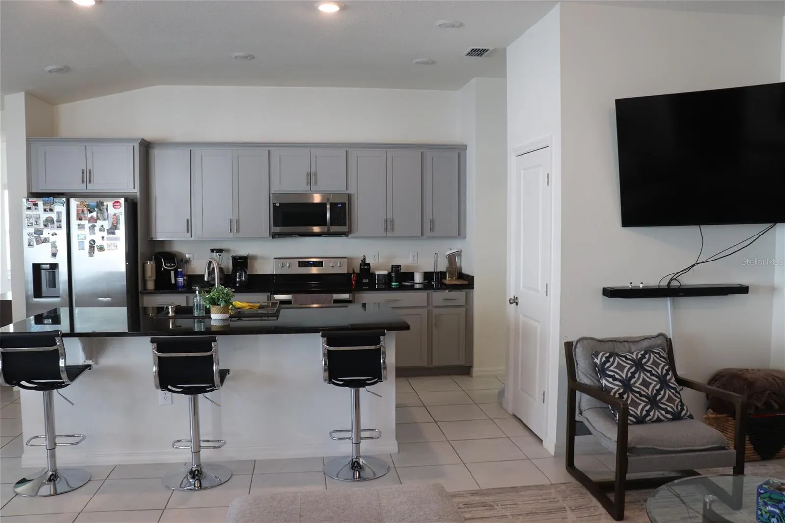 1188 PAPAYA CIR