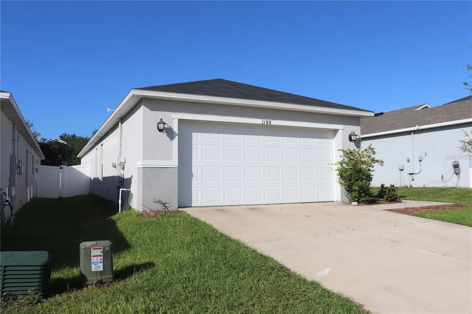 1188 PAPAYA CIR