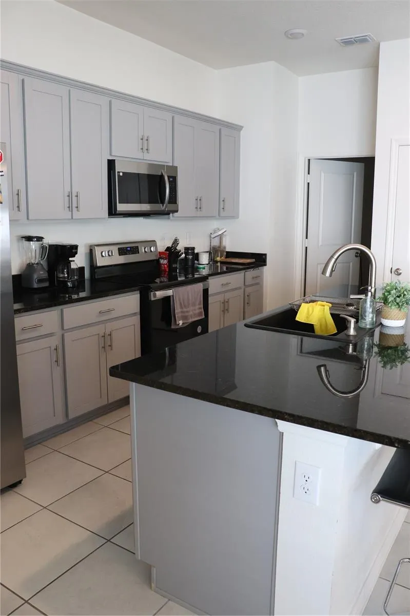 1188 PAPAYA CIR