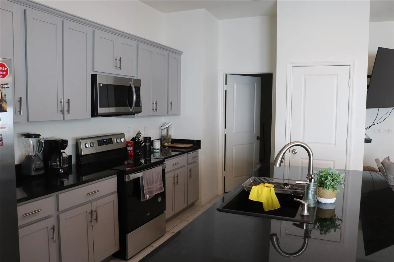 1188 PAPAYA CIR