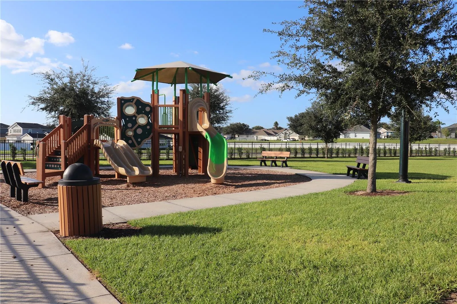1188 PAPAYA CIR