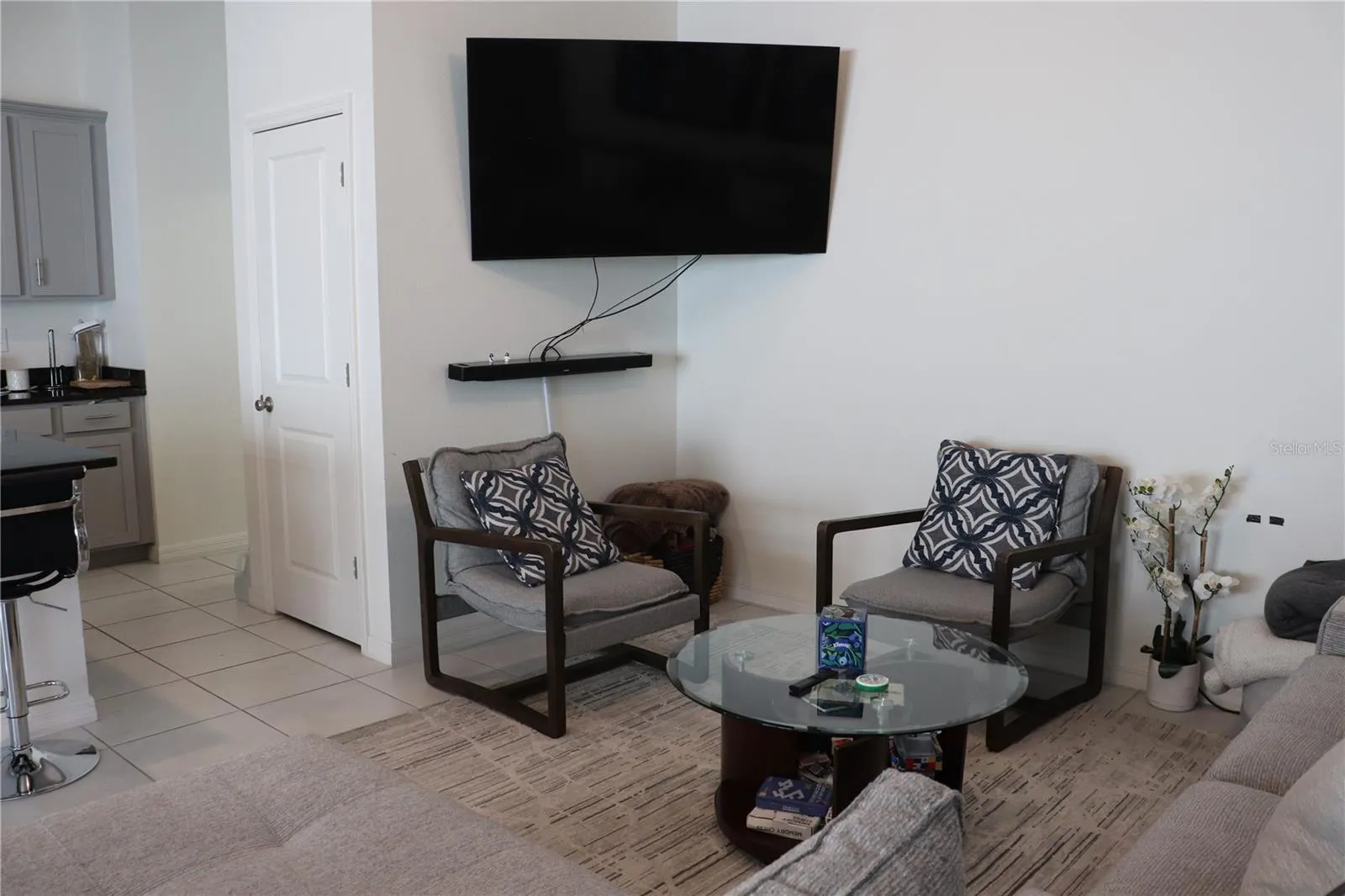 1188 PAPAYA CIR