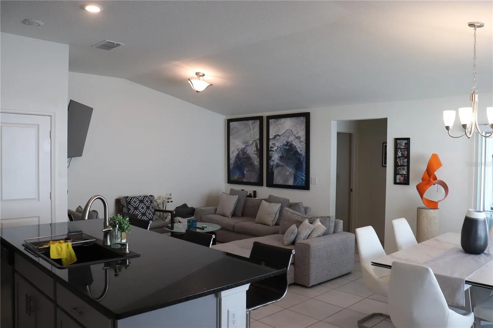 1188 PAPAYA CIR