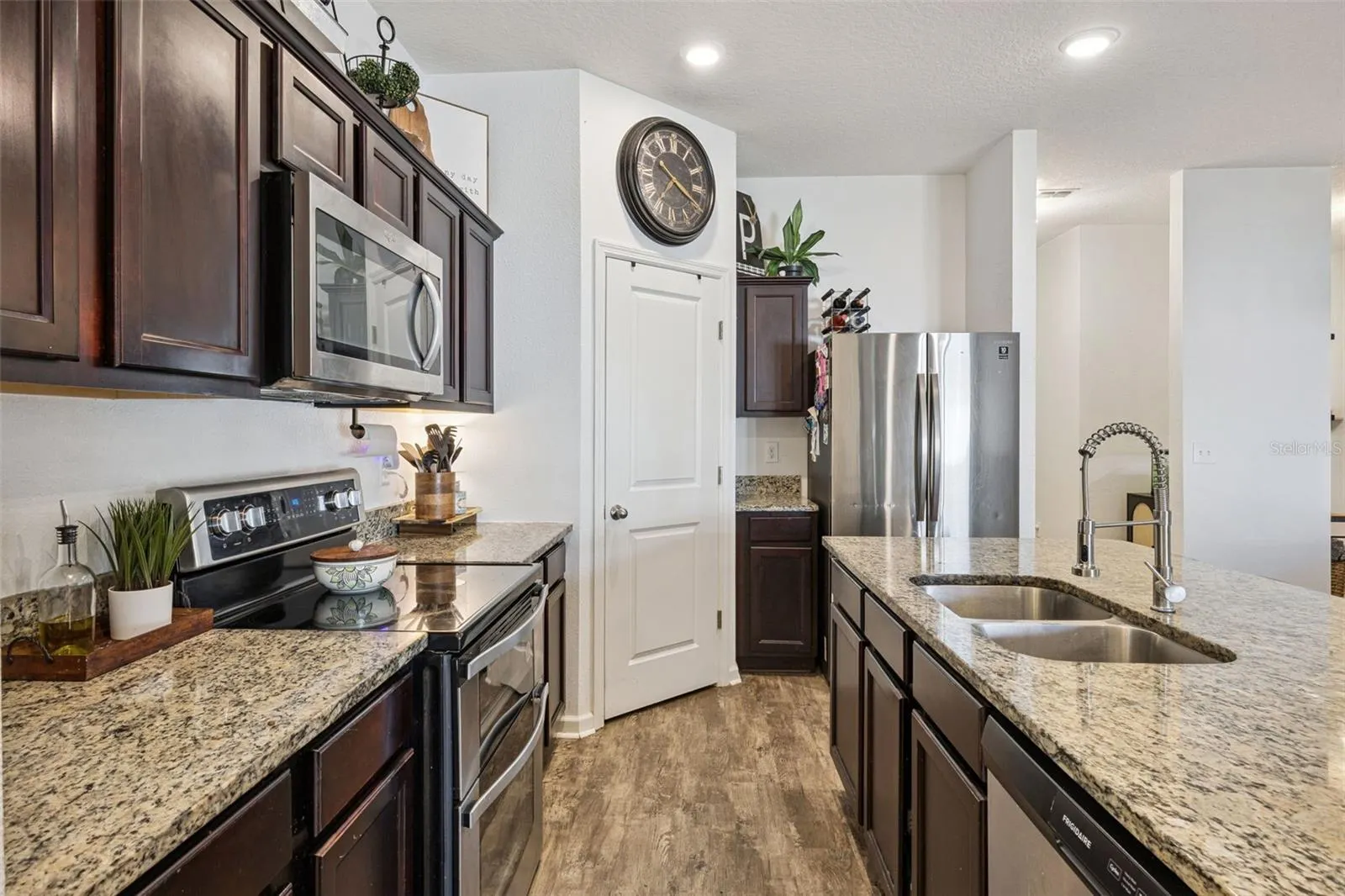 1202 LYCASTE DR