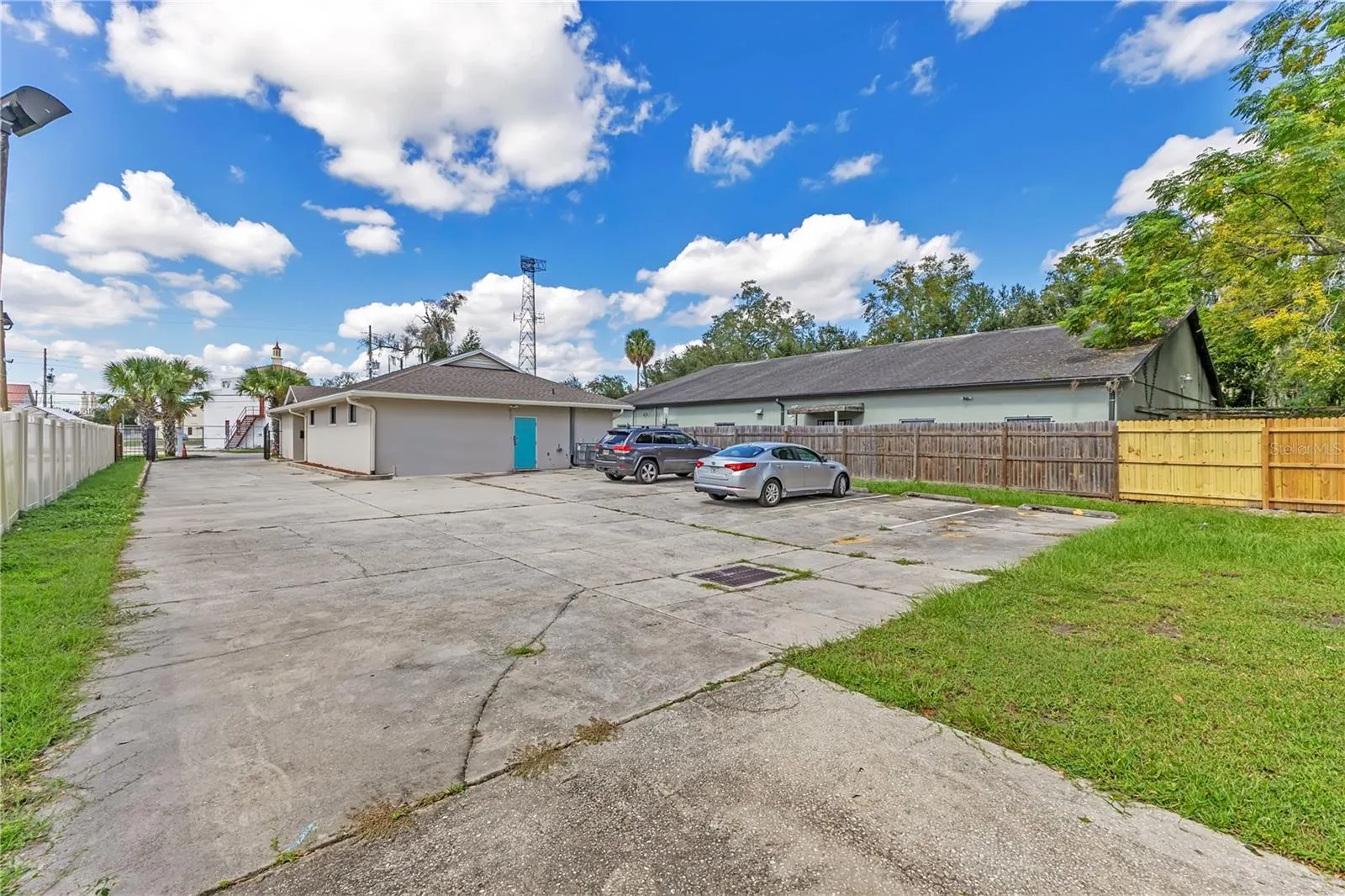 15 N TAMPA AVE