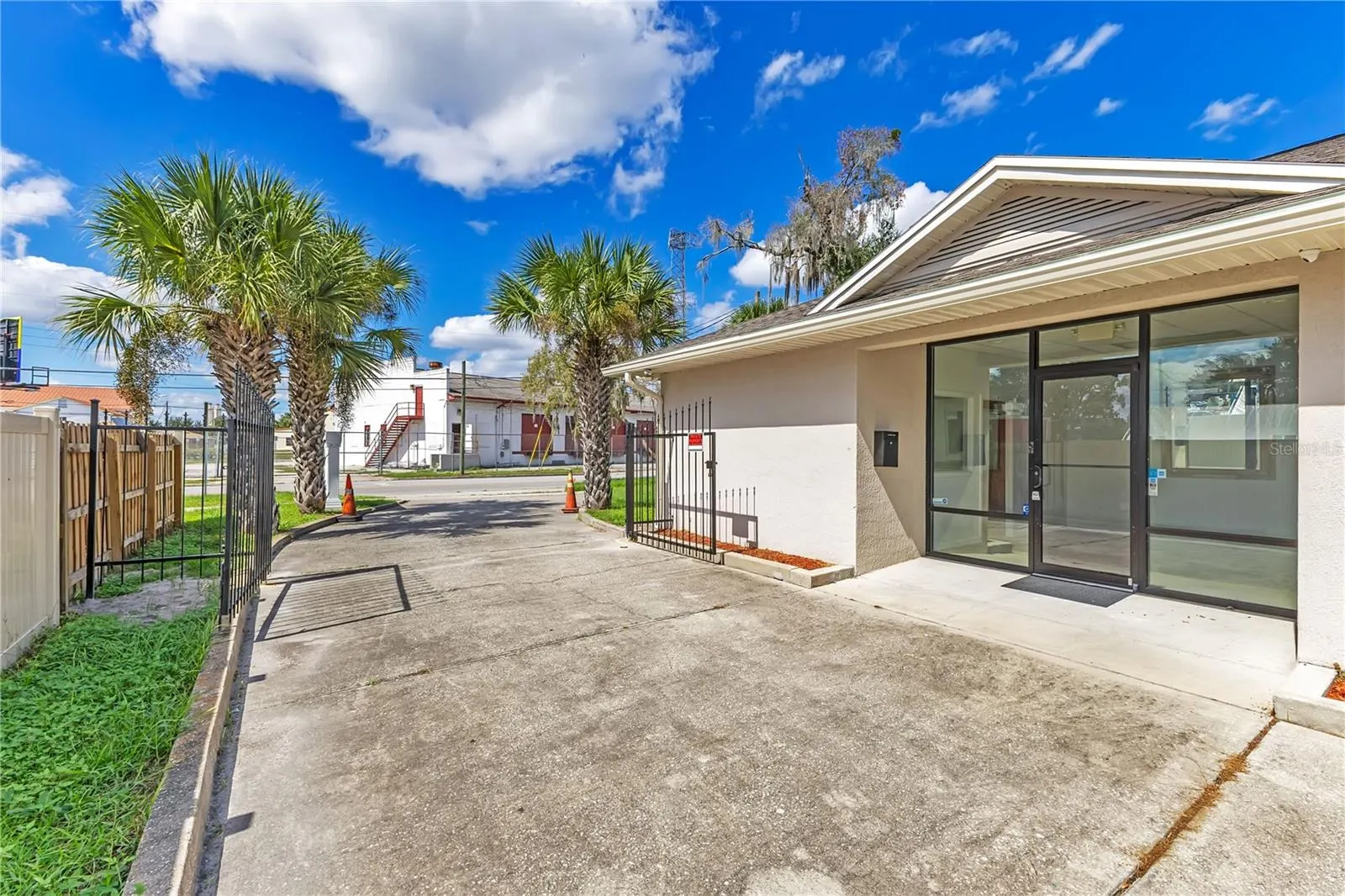 15 N TAMPA AVE