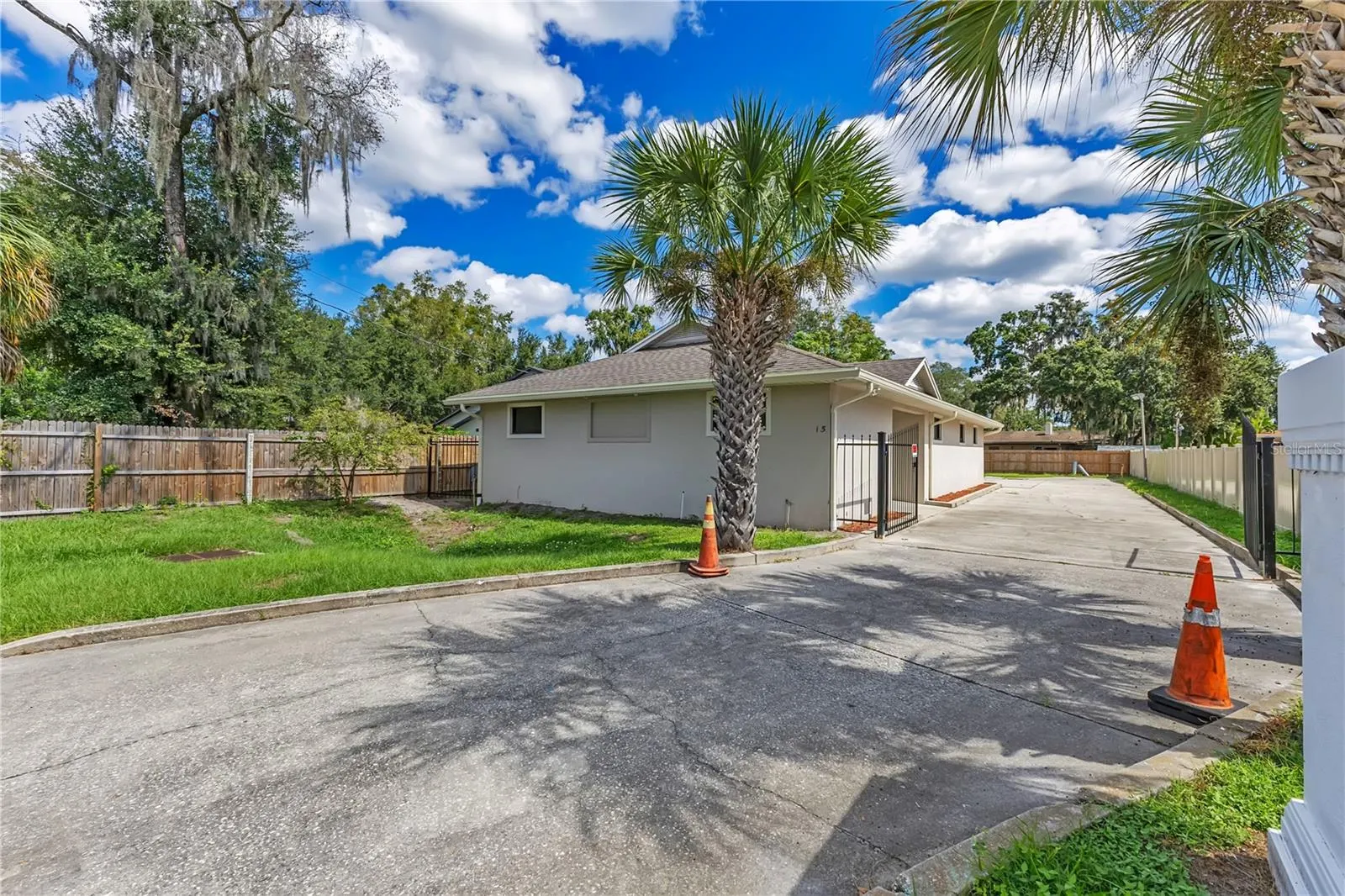 15 N TAMPA AVE