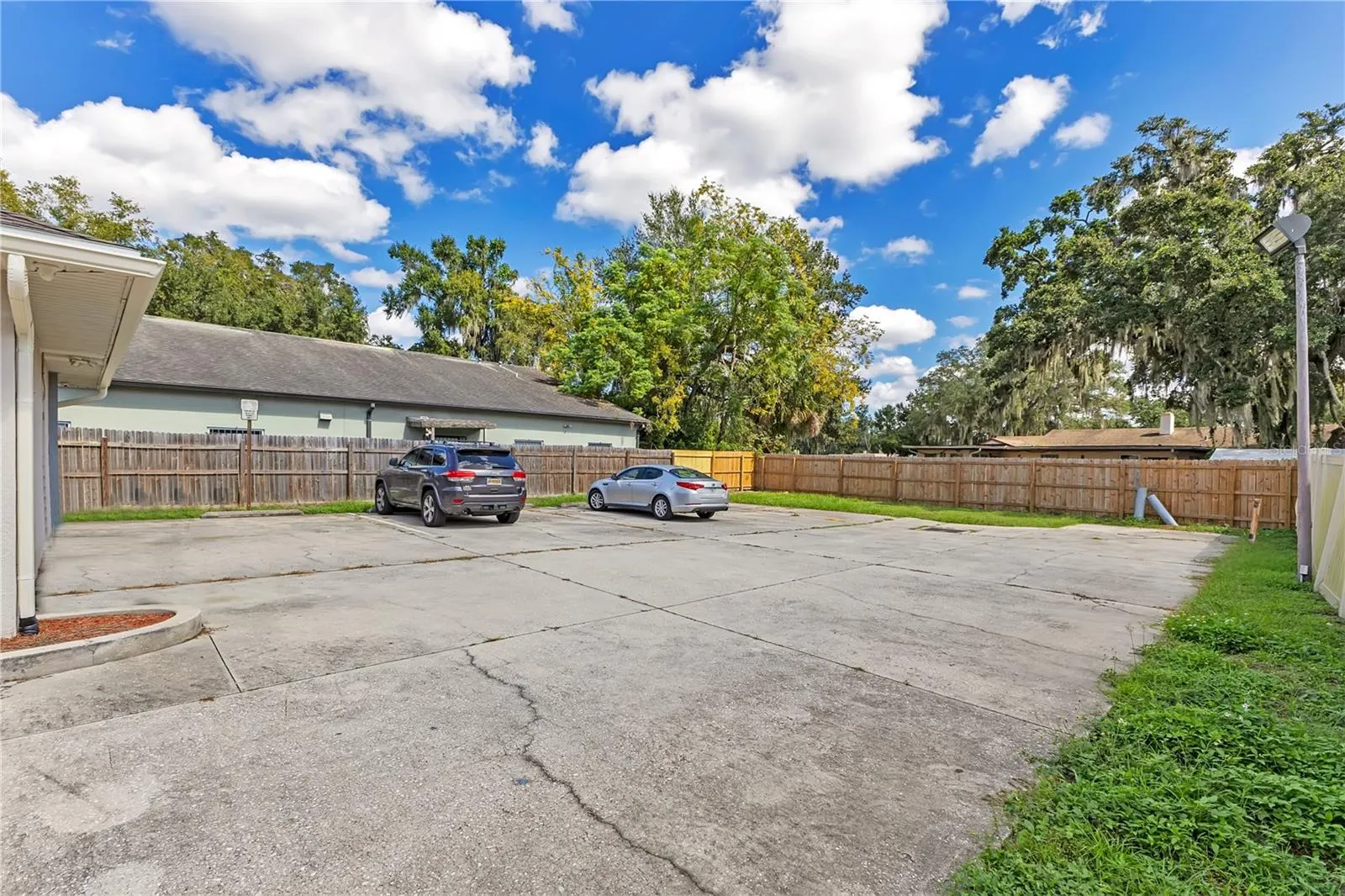 15 N TAMPA AVE