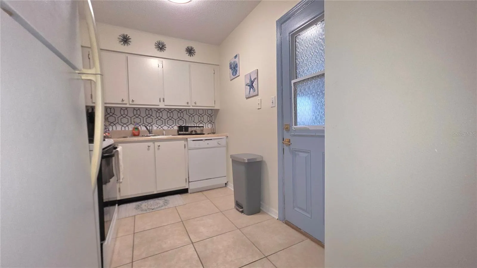 689 NW LAKE HOWARD DR #3B #3B
