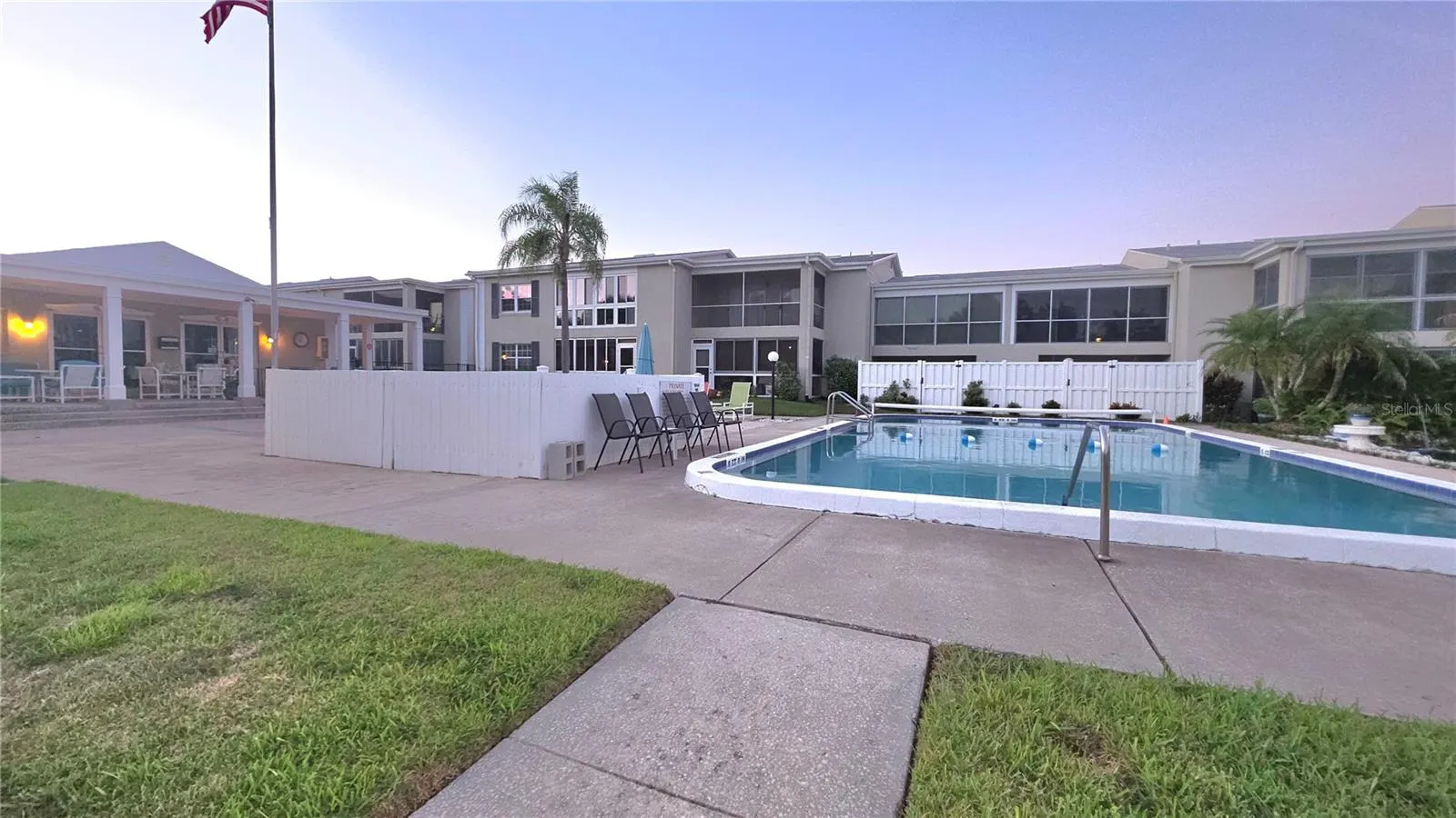 689 NW LAKE HOWARD DR #3B #3B