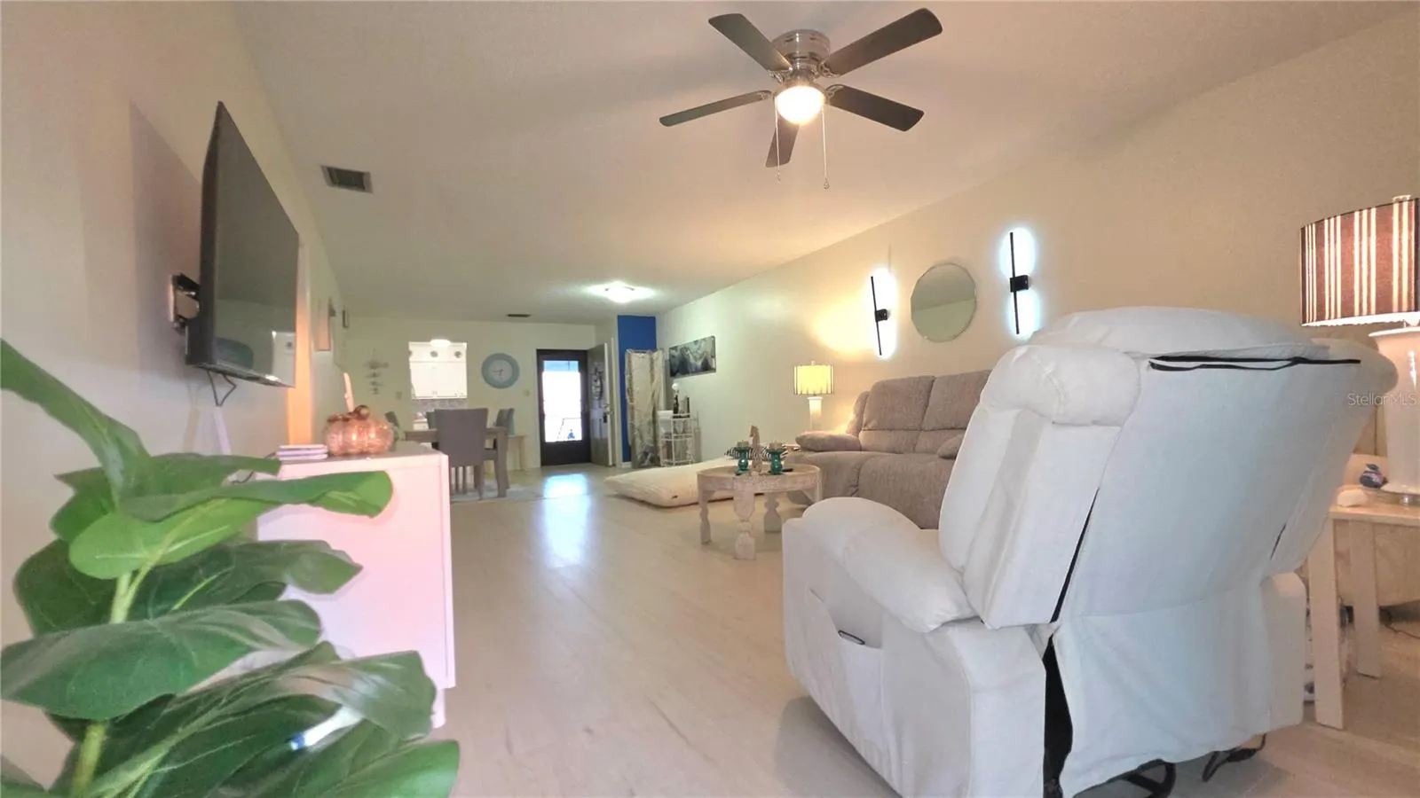 689 NW LAKE HOWARD DR #3B #3B