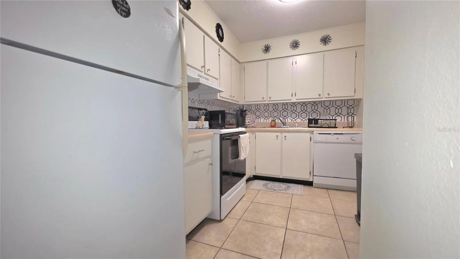 689 NW LAKE HOWARD DR #3B #3B