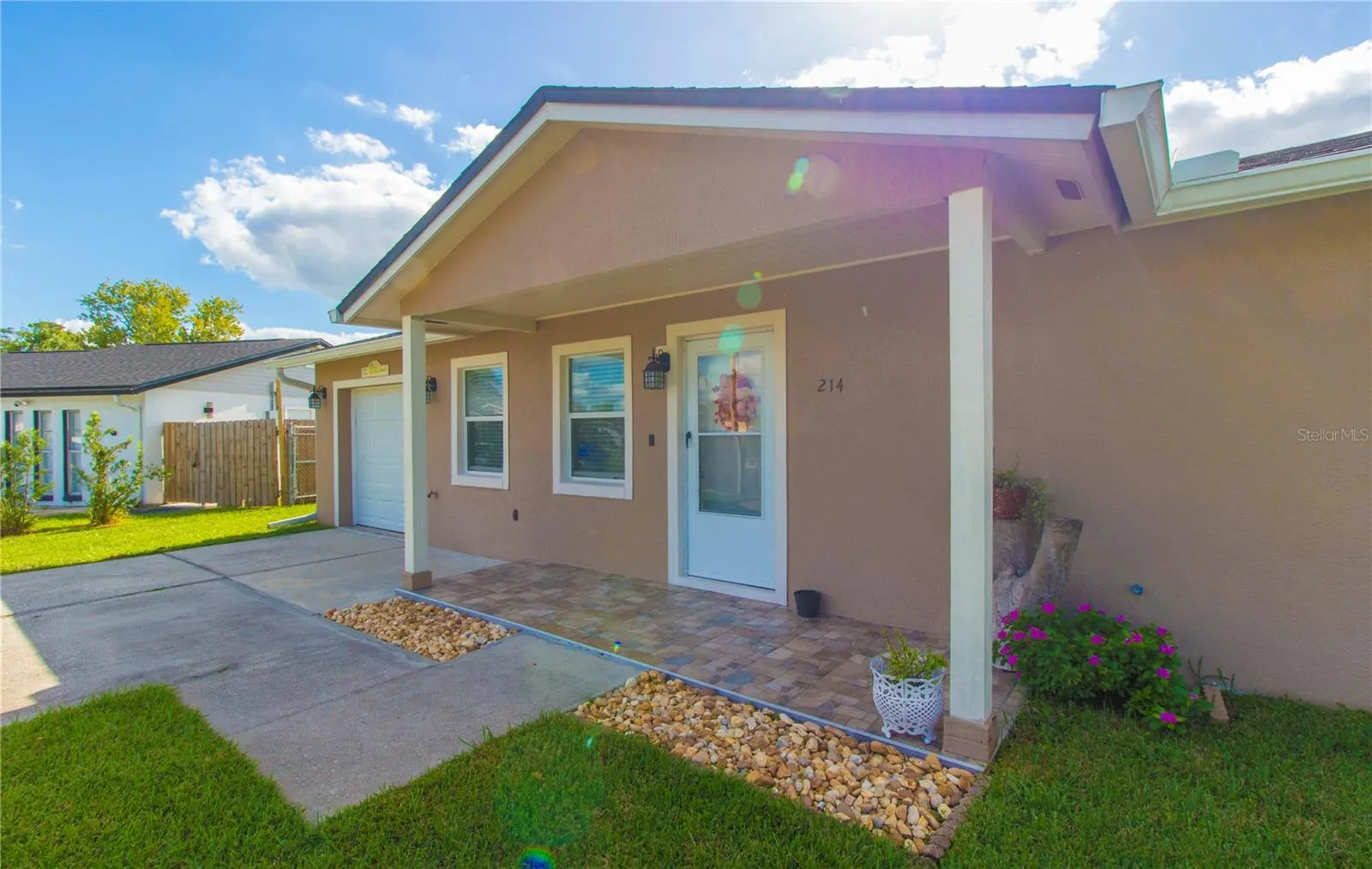 214 DAHLIA DR