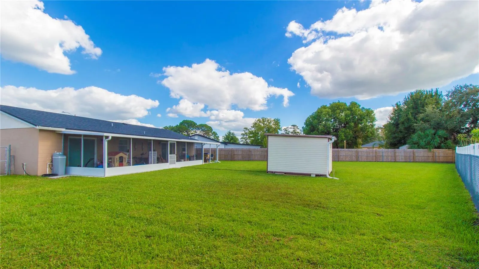 214 DAHLIA DR