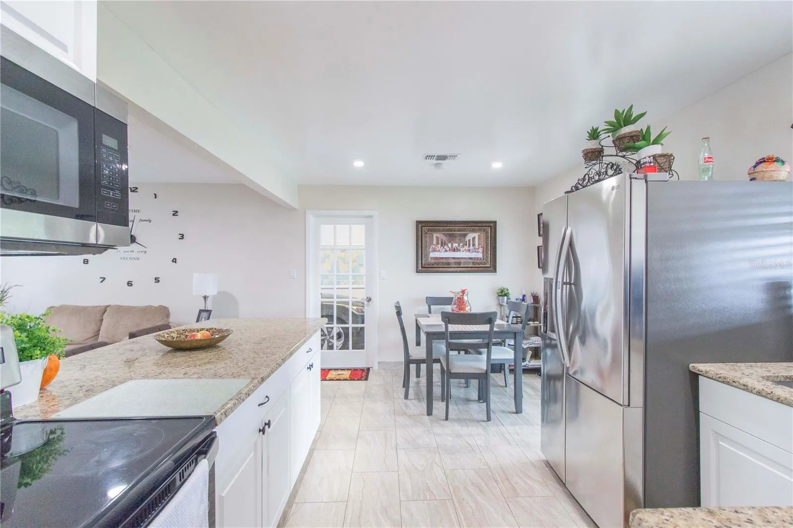 214 DAHLIA DR