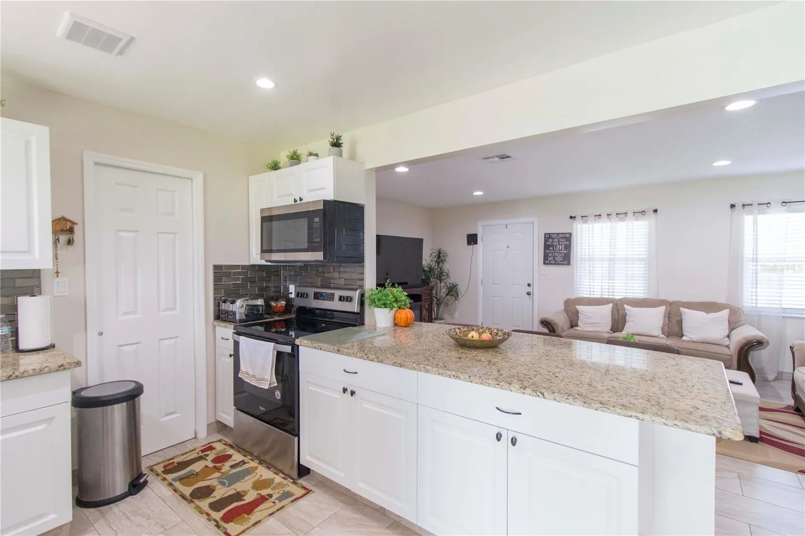 214 DAHLIA DR