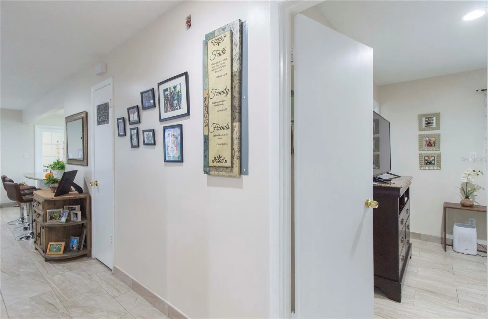 214 DAHLIA DR