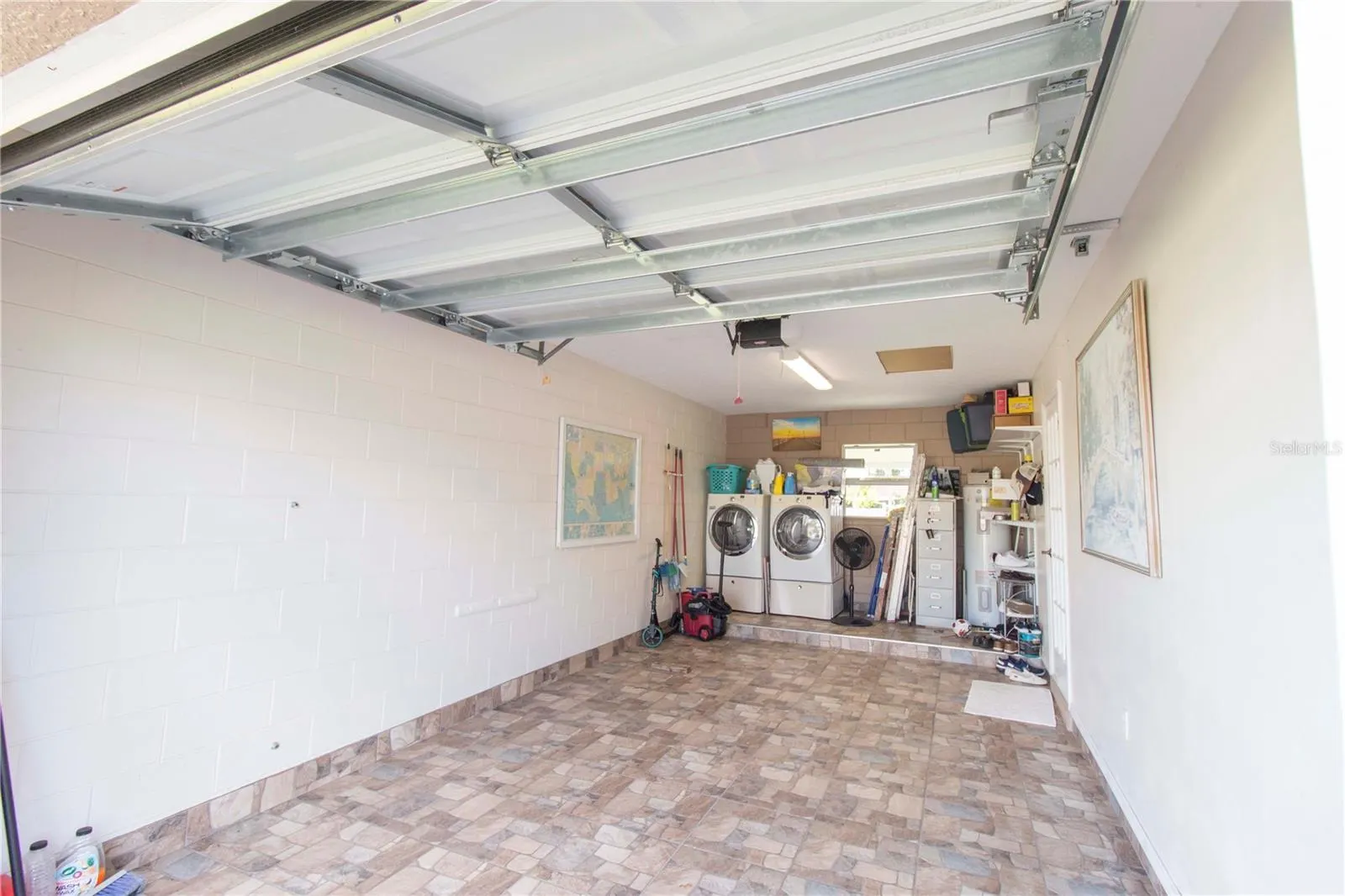 214 DAHLIA DR