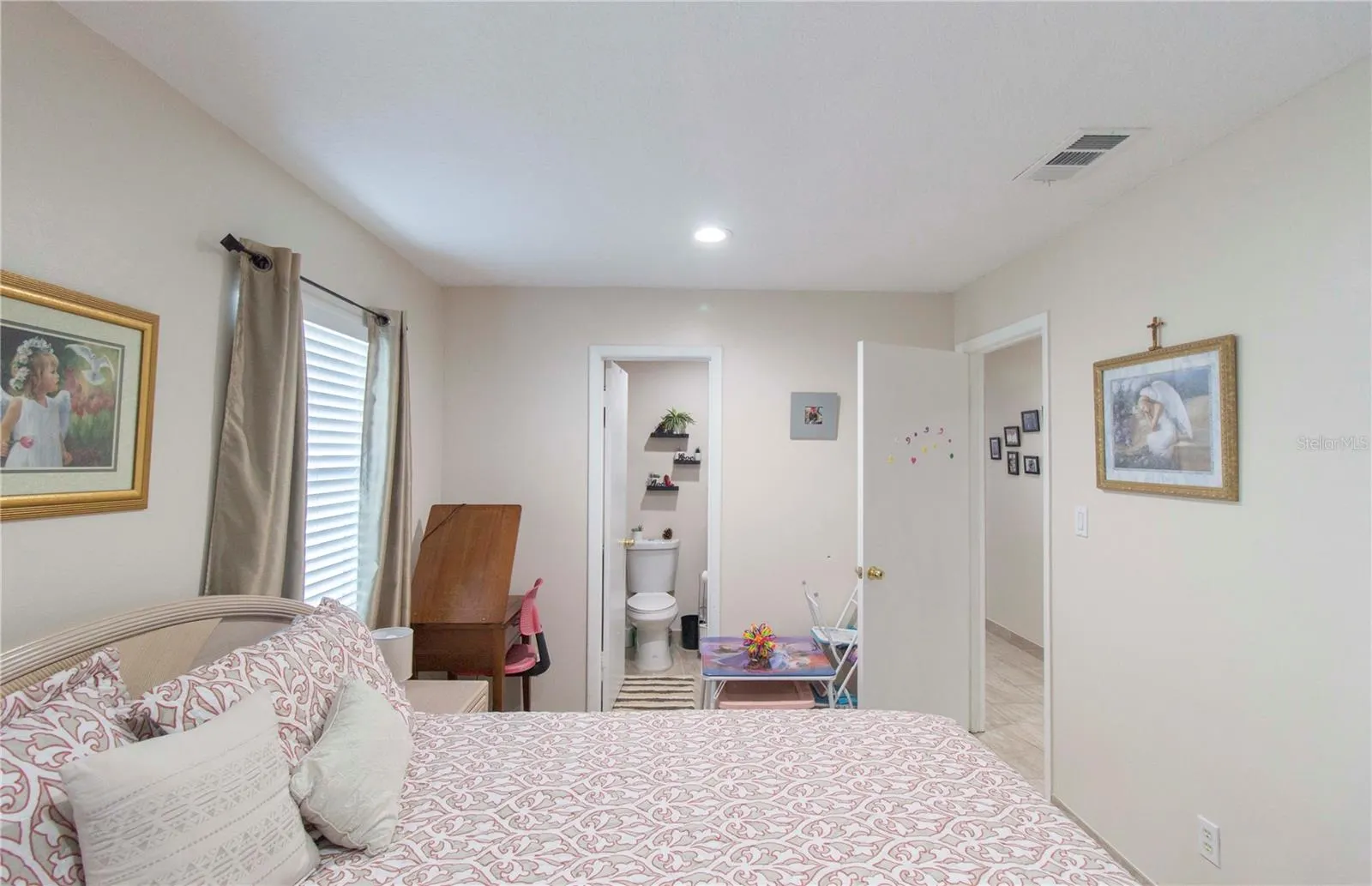 214 DAHLIA DR