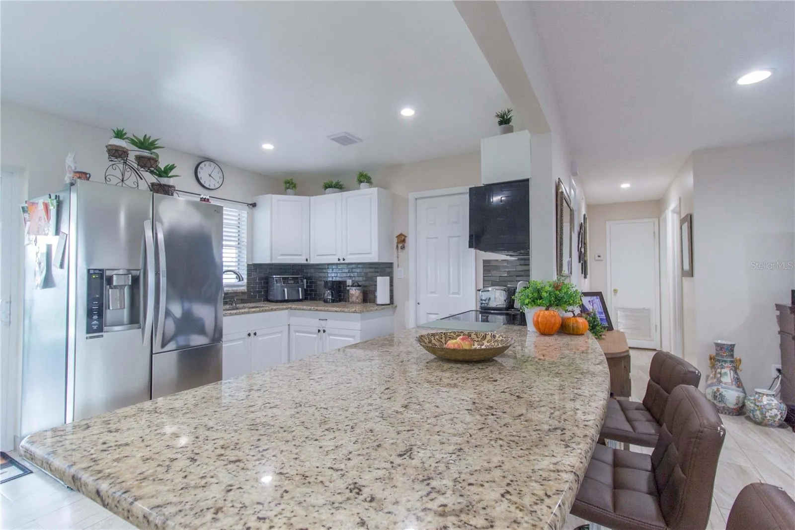 214 DAHLIA DR
