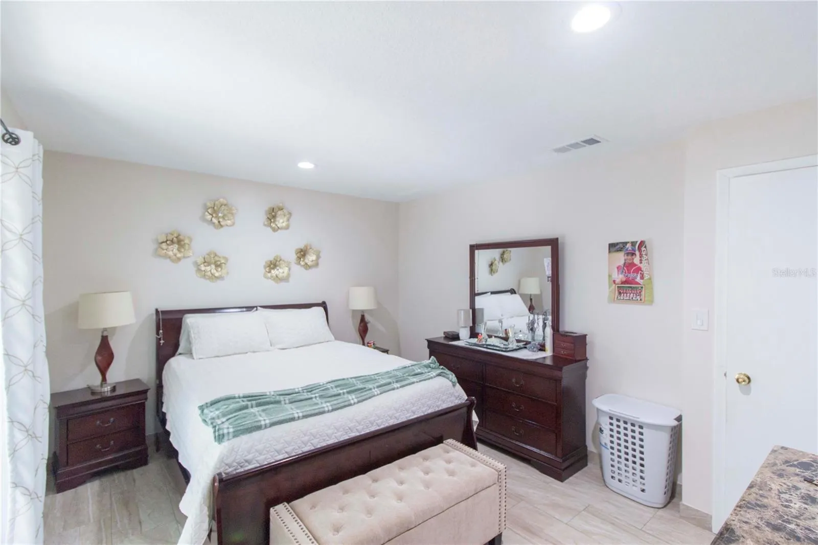 214 DAHLIA DR