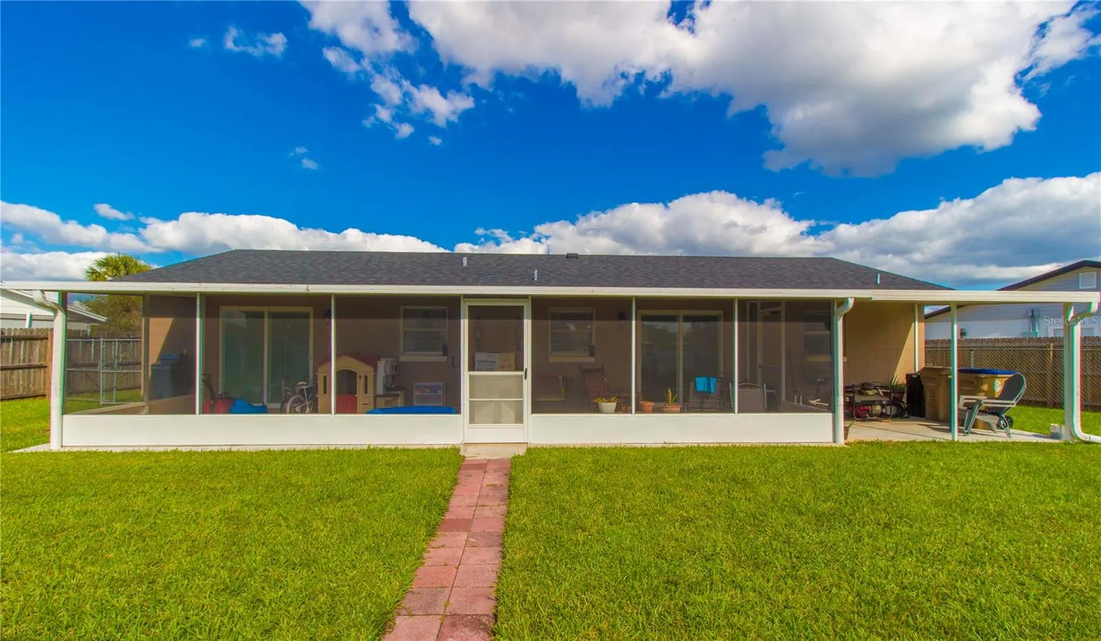 214 DAHLIA DR