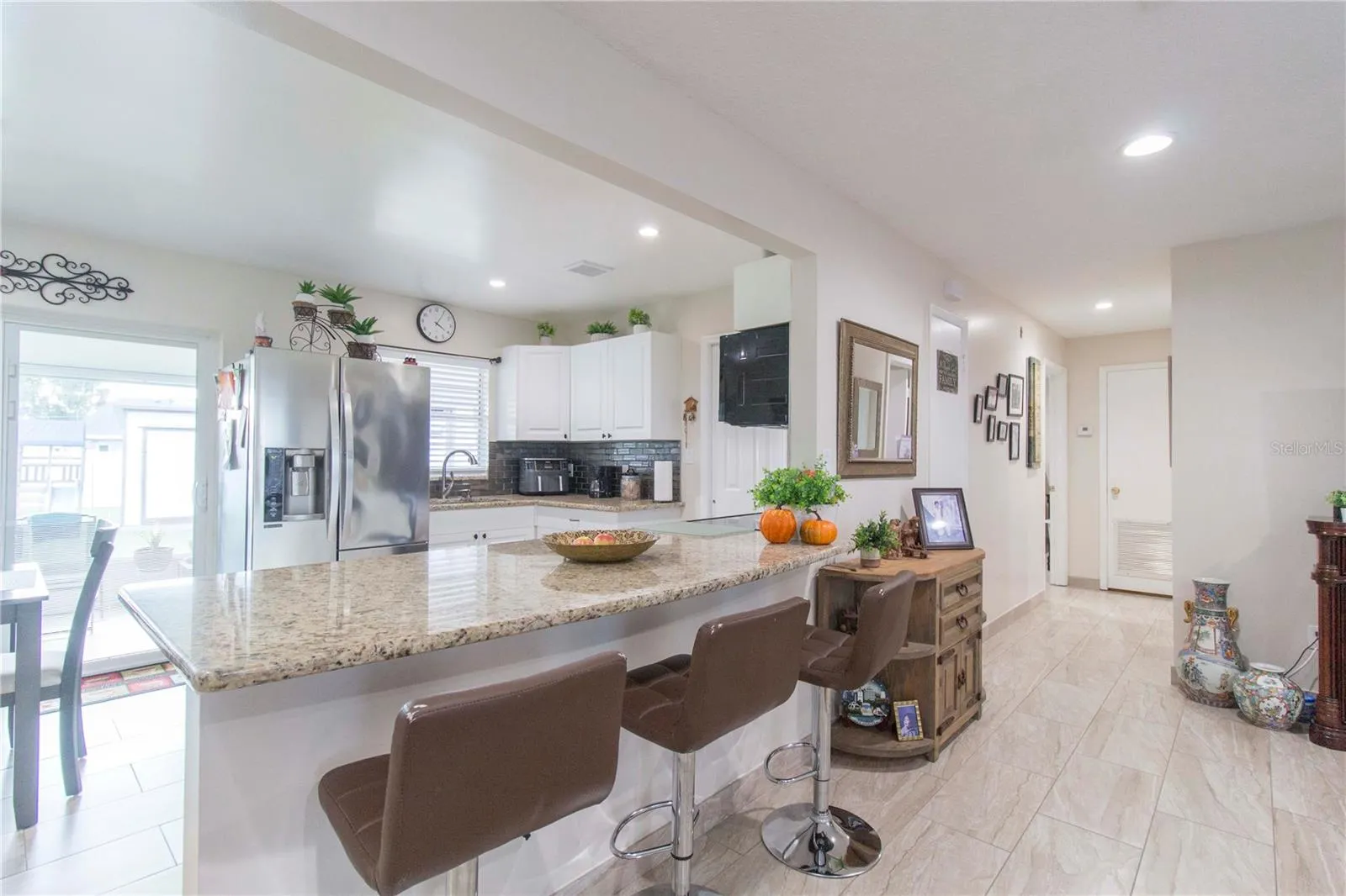 214 DAHLIA DR