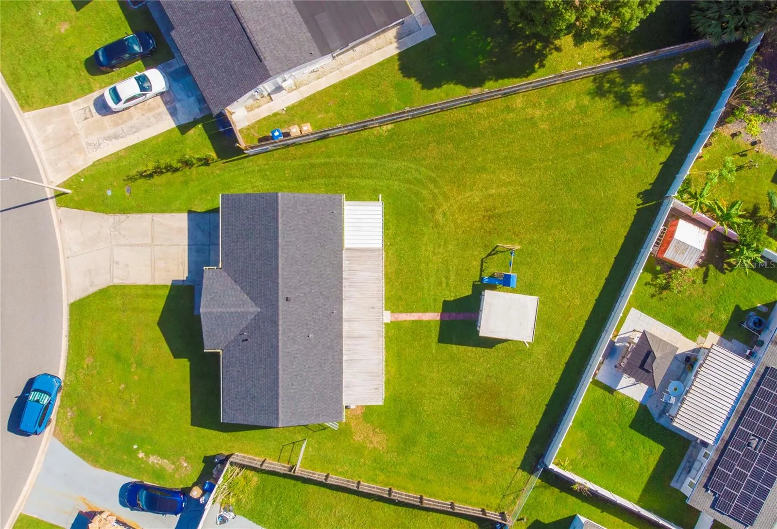 214 DAHLIA DR