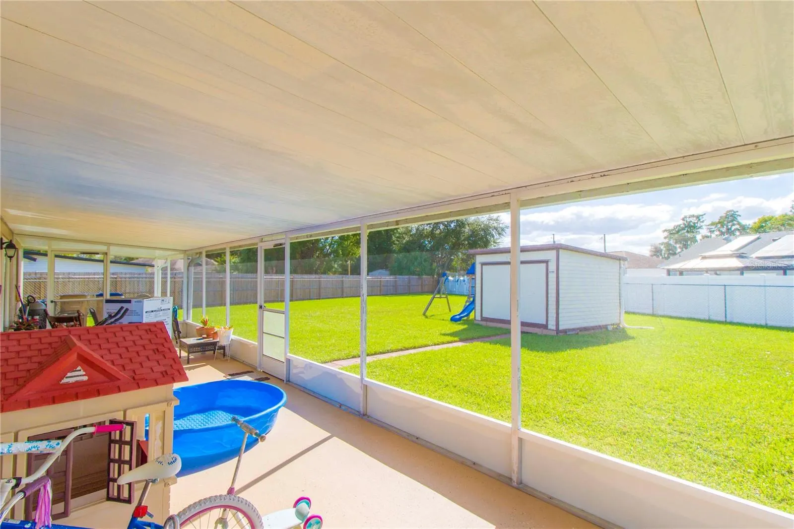 214 DAHLIA DR