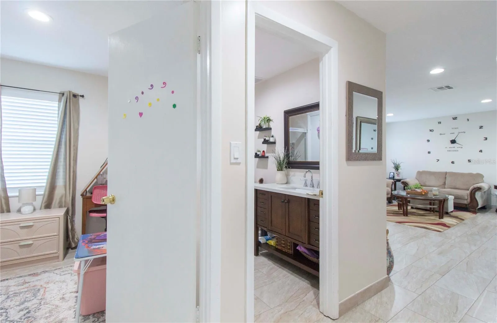 214 DAHLIA DR
