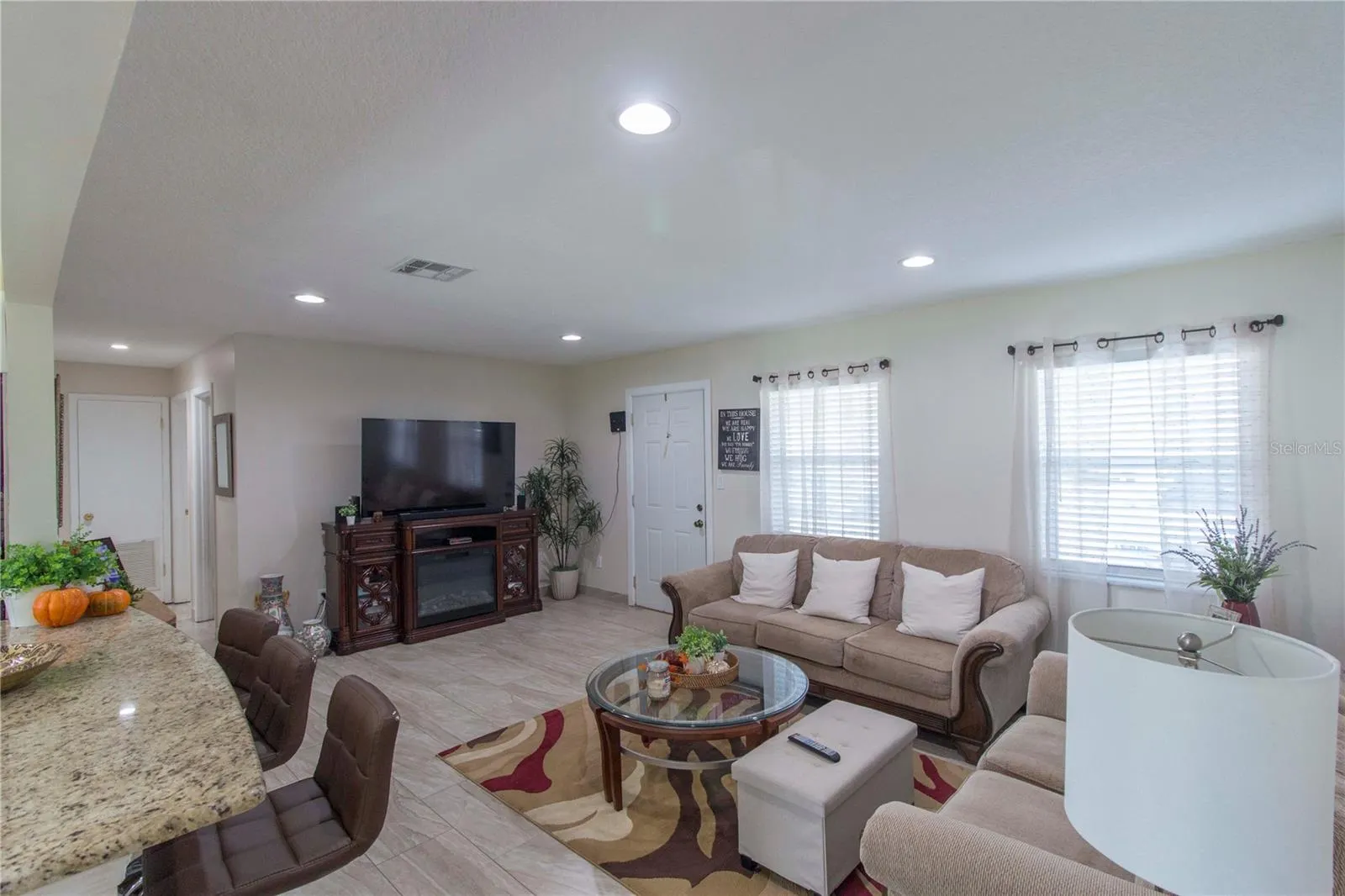 214 DAHLIA DR