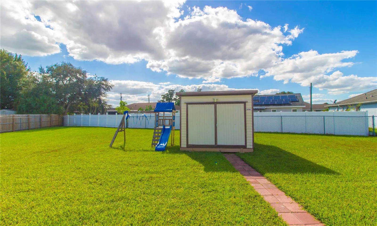 214 DAHLIA DR