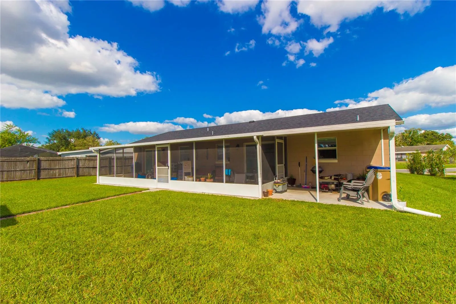 214 DAHLIA DR