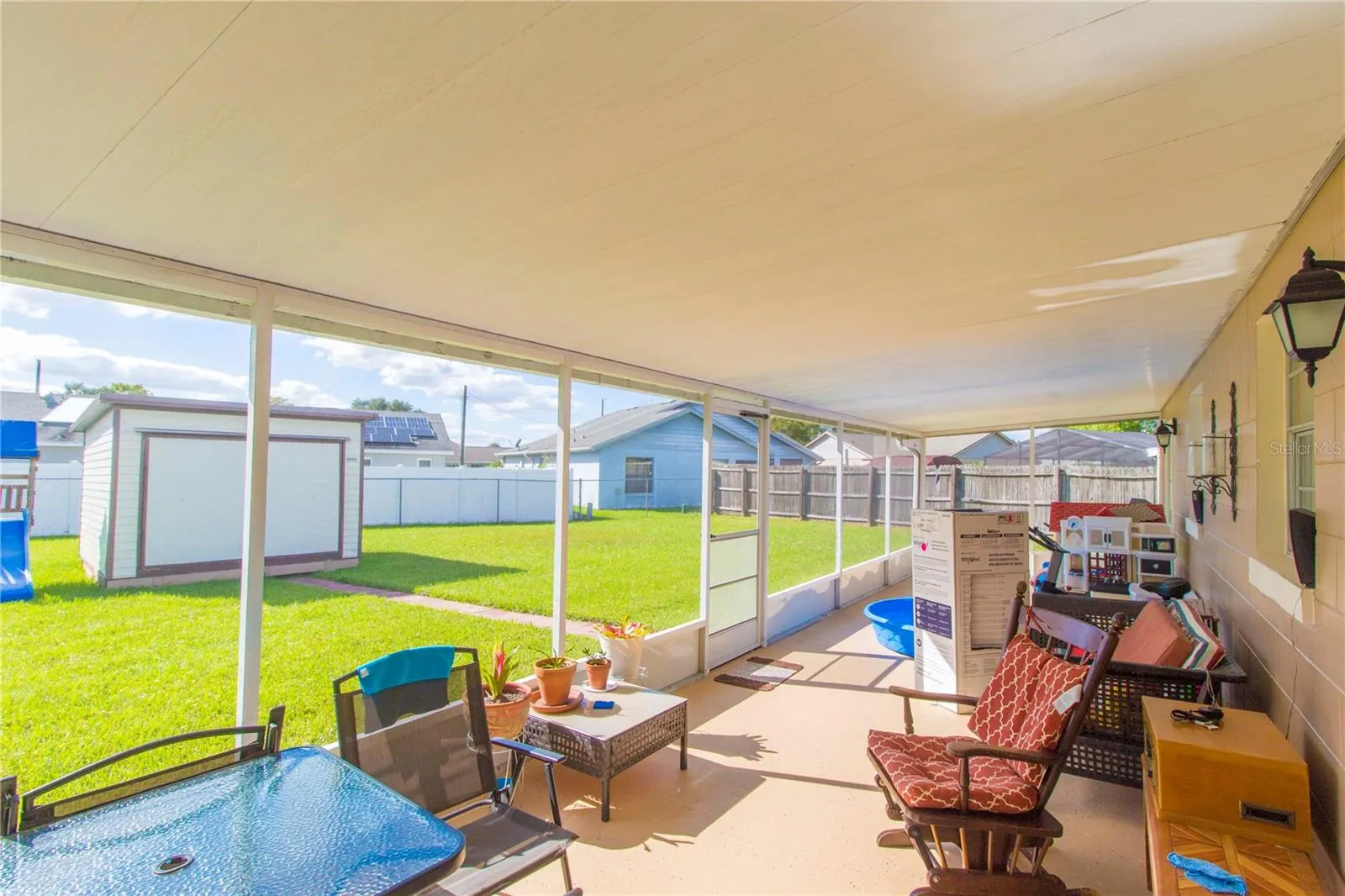 214 DAHLIA DR