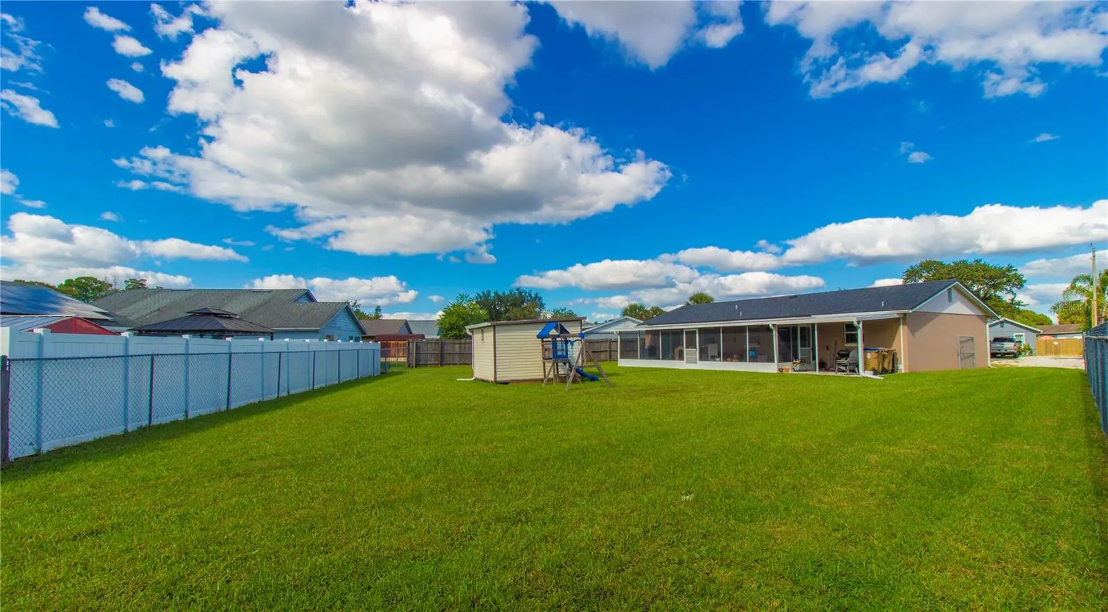 214 DAHLIA DR