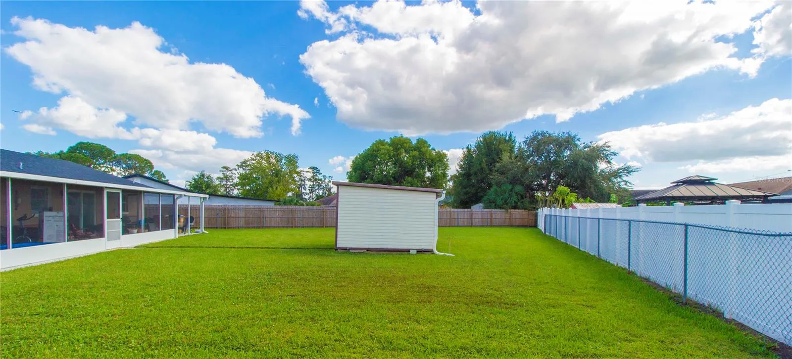 214 DAHLIA DR