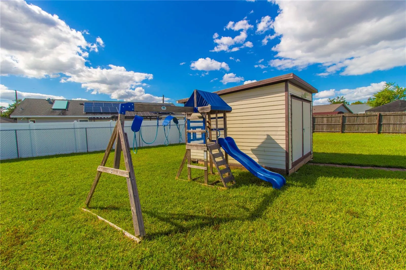 214 DAHLIA DR