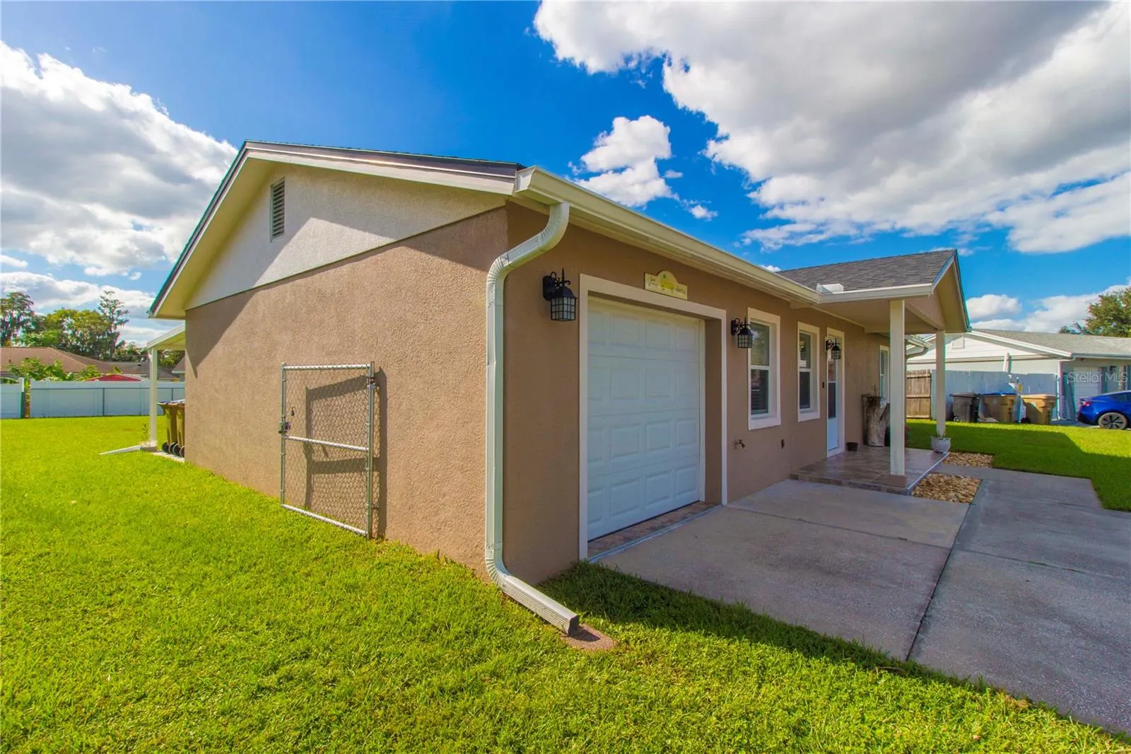 214 DAHLIA DR