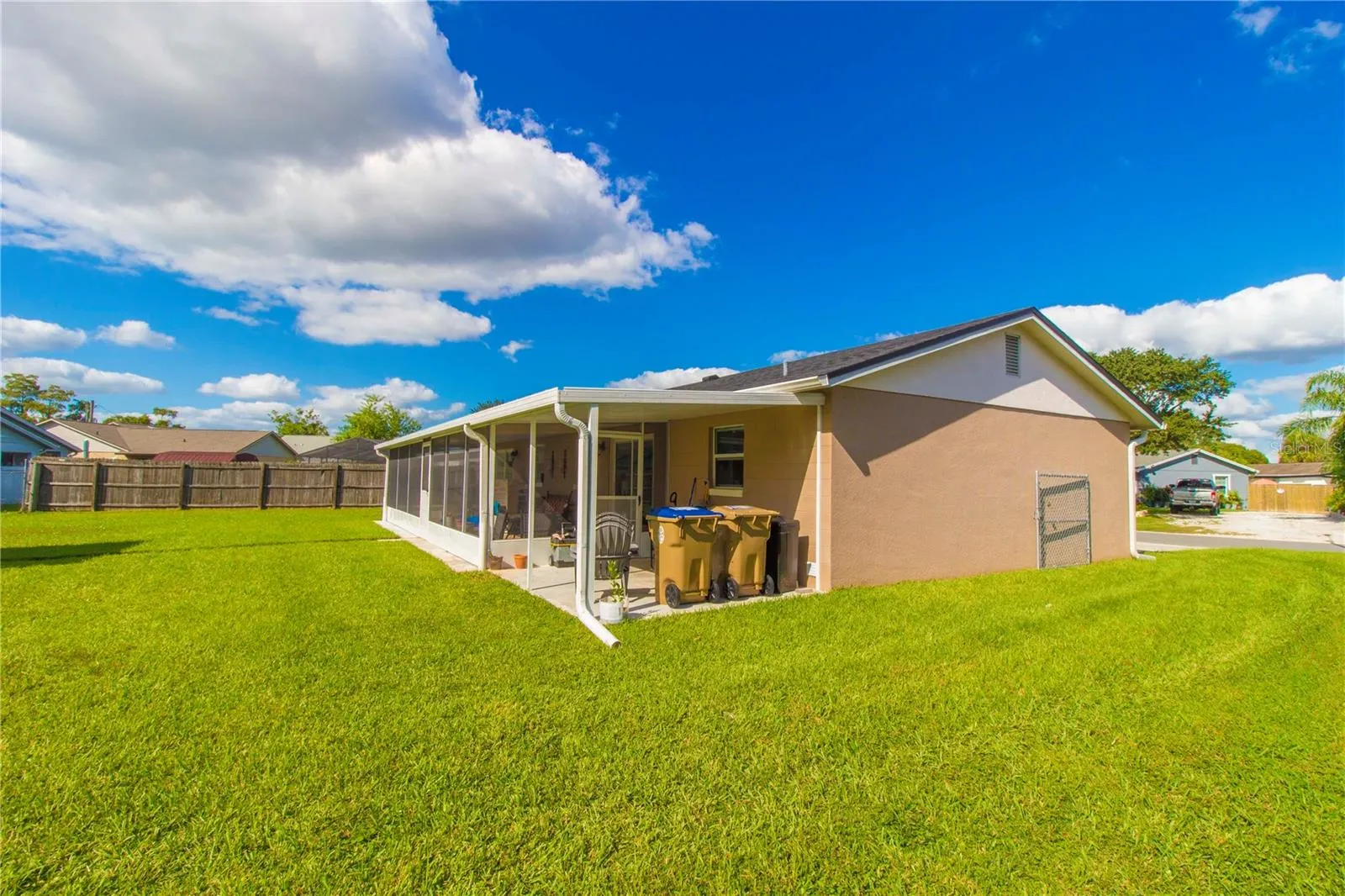 214 DAHLIA DR