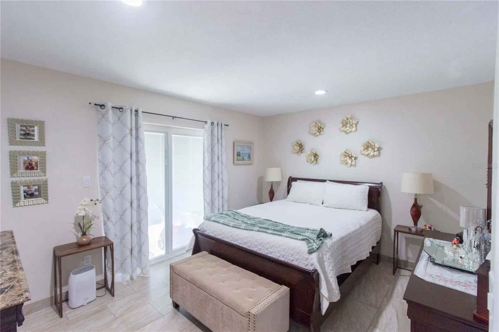 214 DAHLIA DR