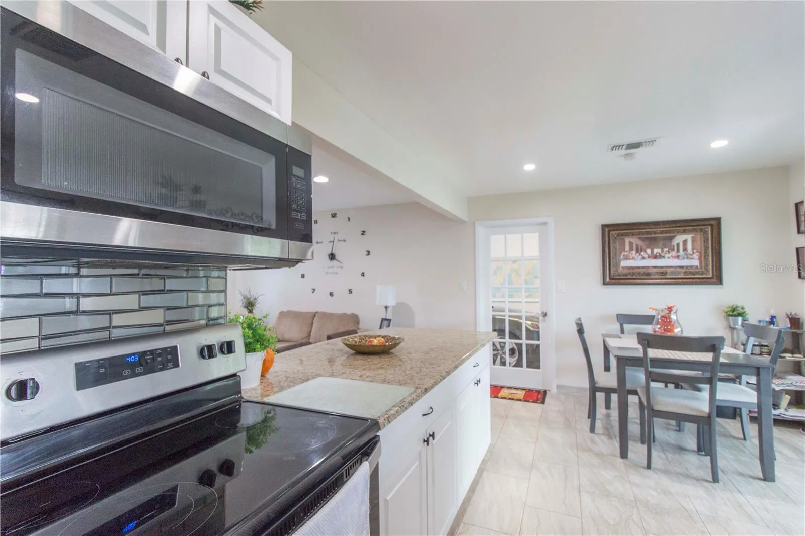 214 DAHLIA DR