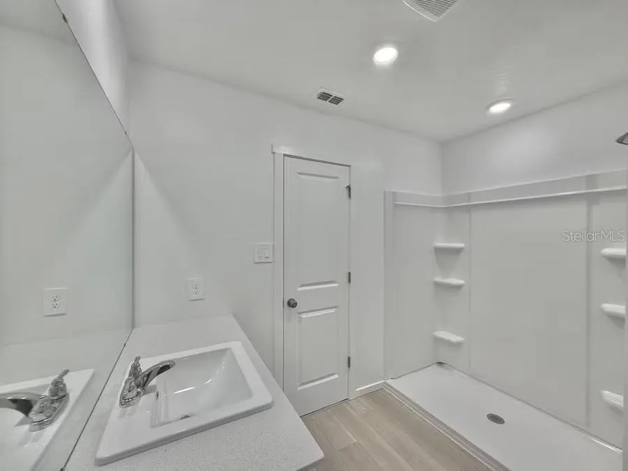 836 LYNX ST