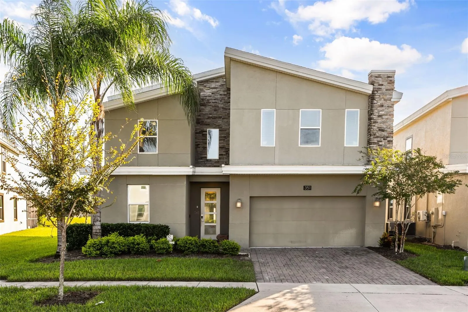 351 OCEAN COURSE AVE