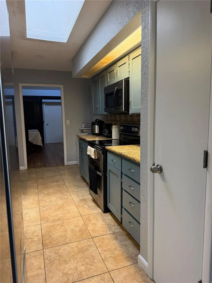 4404 S LAUREL POINTE DR