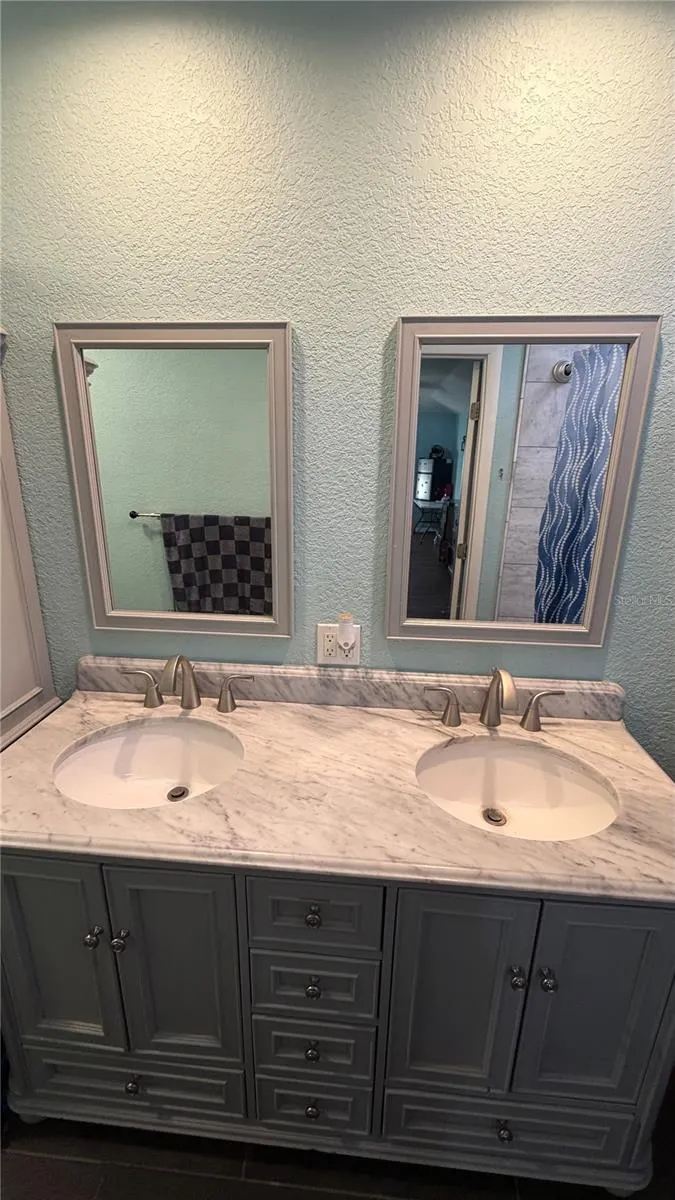4404 S LAUREL POINTE DR