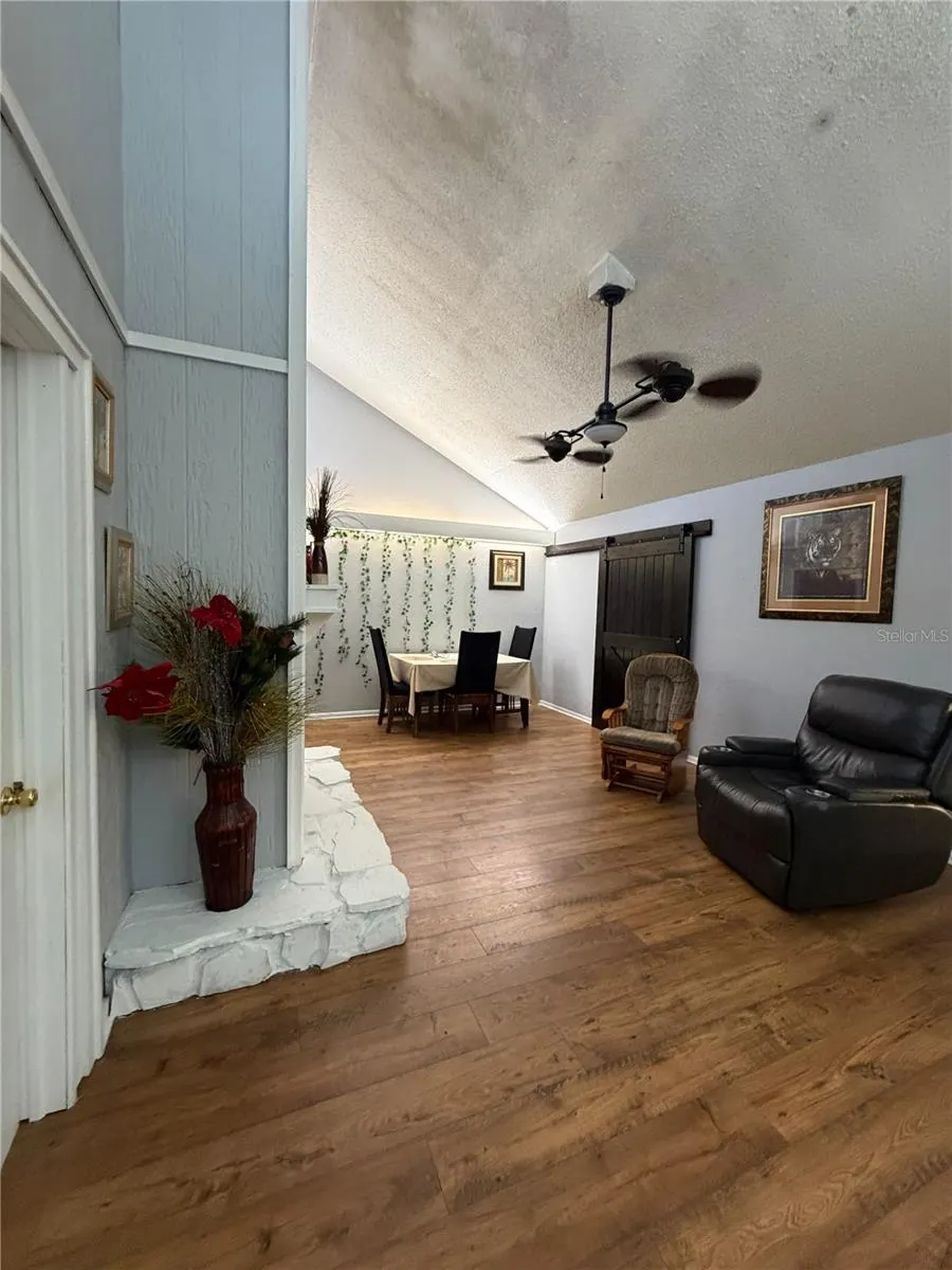 4404 S LAUREL POINTE DR