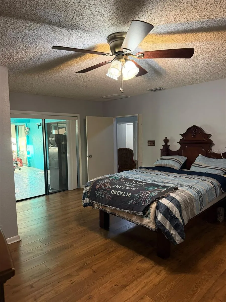 4404 S LAUREL POINTE DR