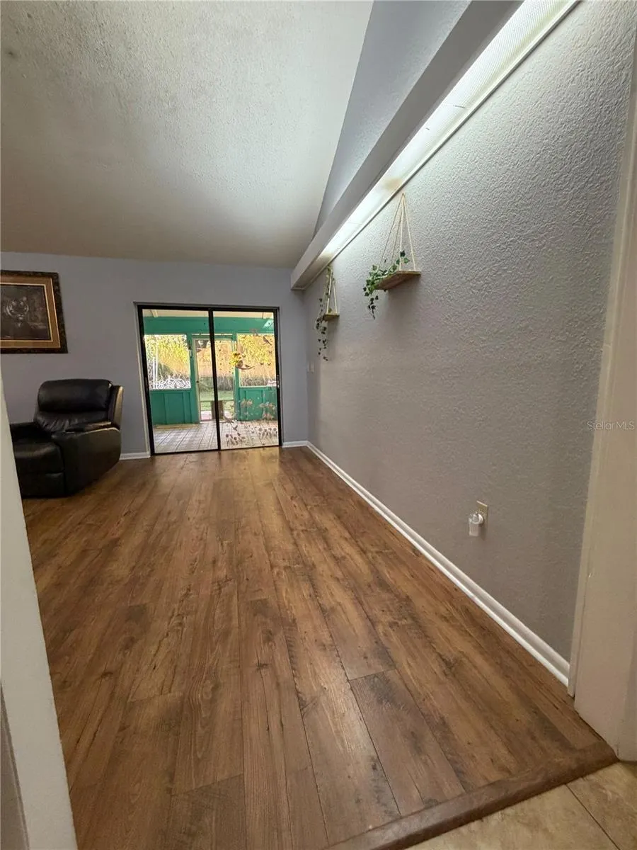4404 S LAUREL POINTE DR