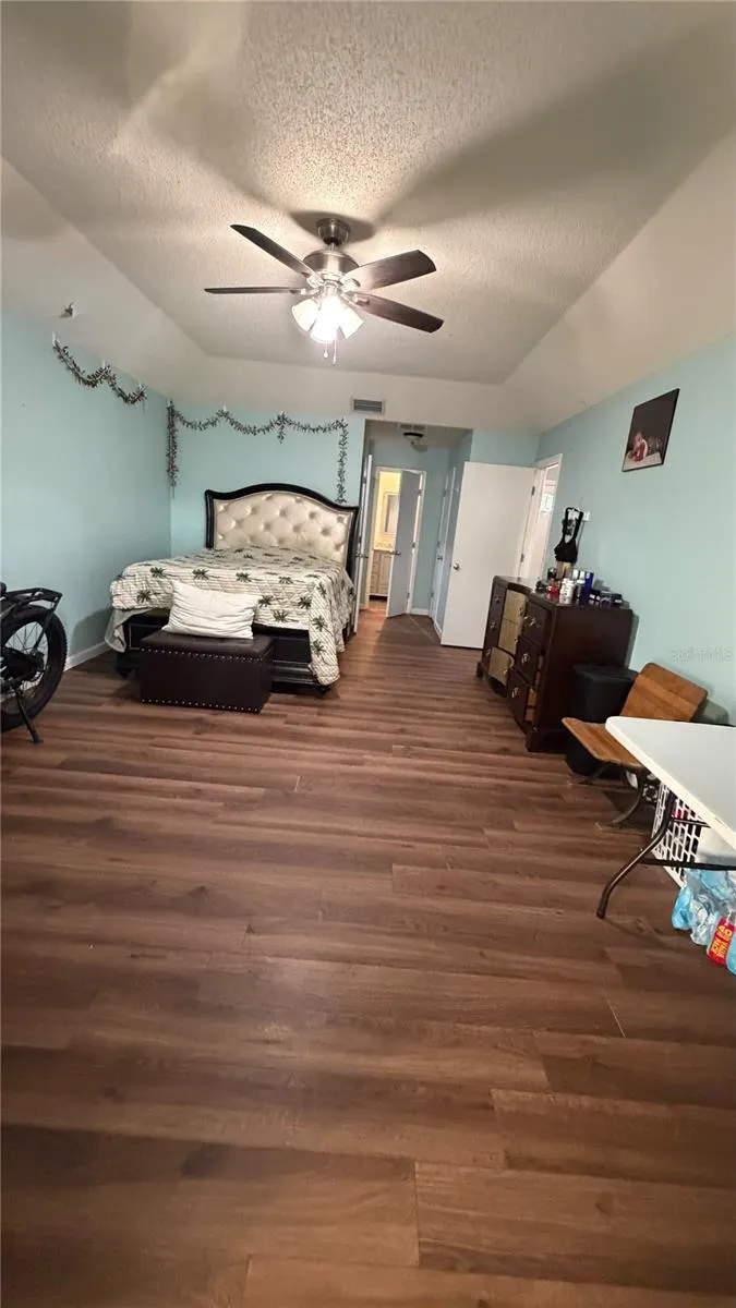 4404 S LAUREL POINTE DR
