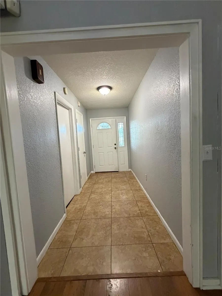 4404 S LAUREL POINTE DR